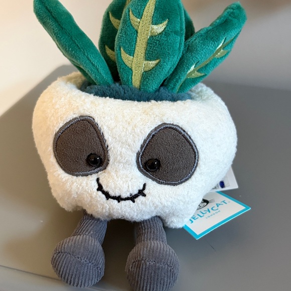 Jellycat Other - 💀 Authentic Jellycat Amuseables Skull Planter